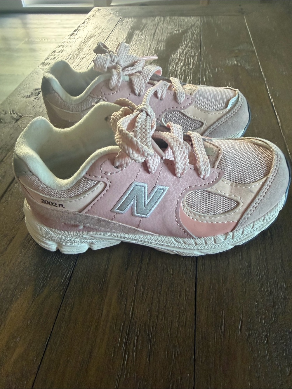 New Balance Kids 2002R Lace-Up Sneakers in Light Pink